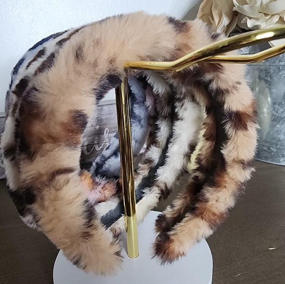 Leopard Print Faux Fur Headbands - Picture 6 of 6